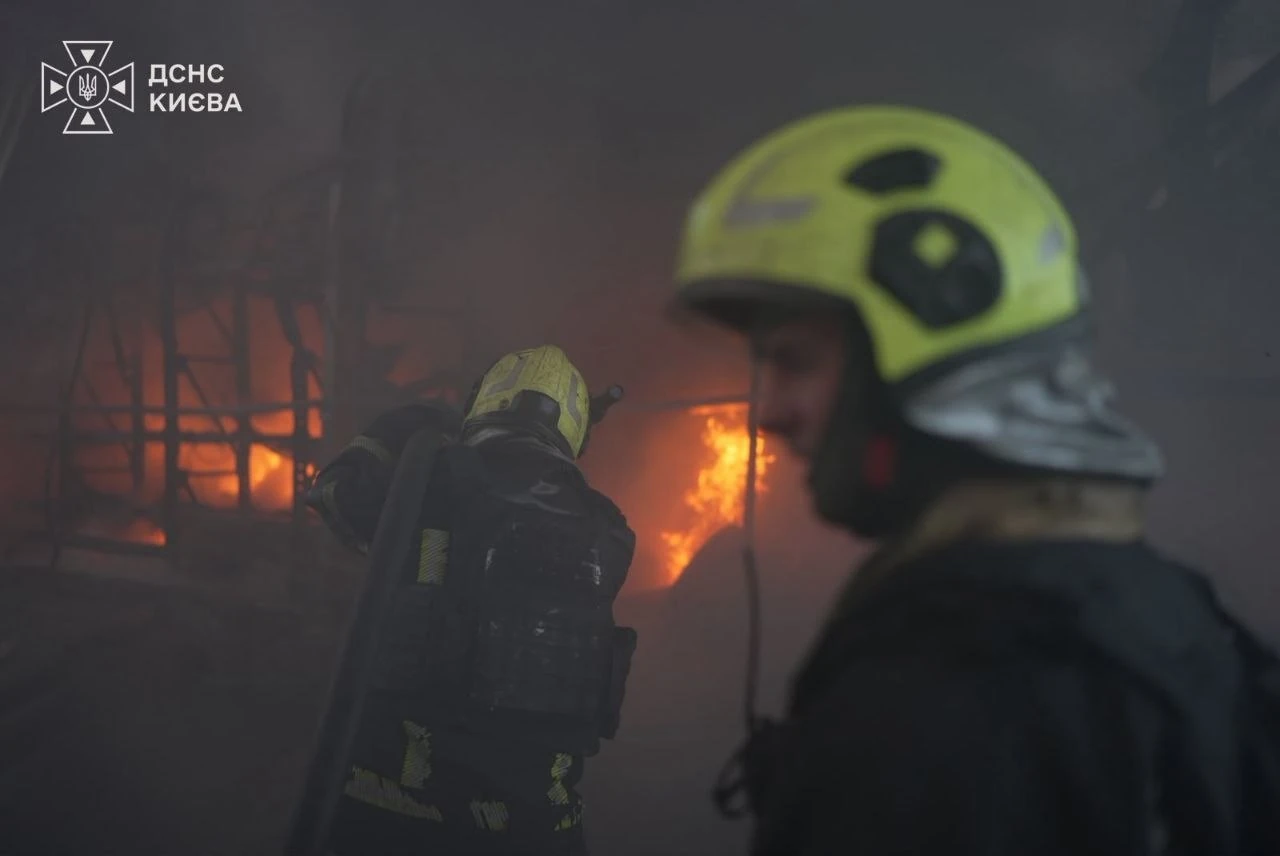 Наслідки удару по житлових будинках у Солом'янському районі Києва