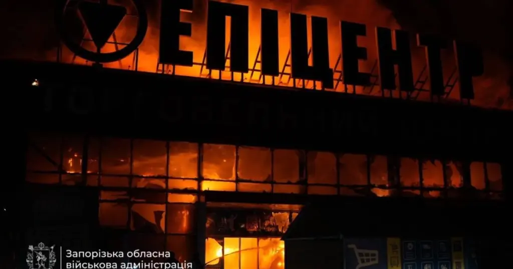 Федоров підтвердив нічний удар по «Епіцентру» в Запоріжжі та відсутність постраждалих