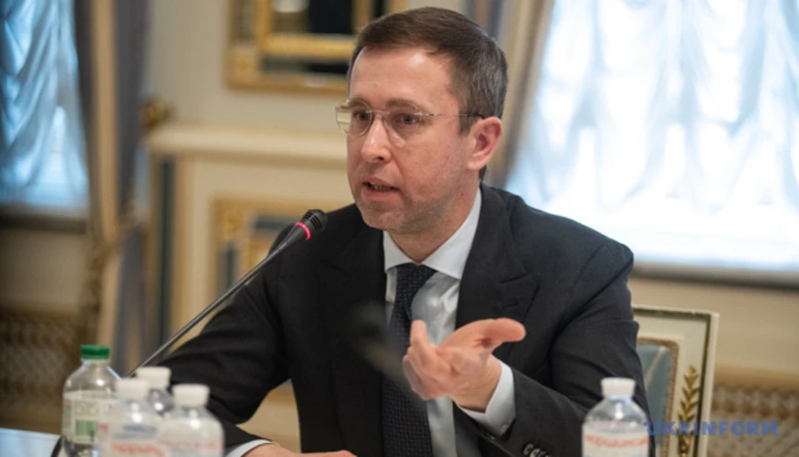 Прем'єр-міністр Сергій Корецький під час виступу на зустрічі YES–2026