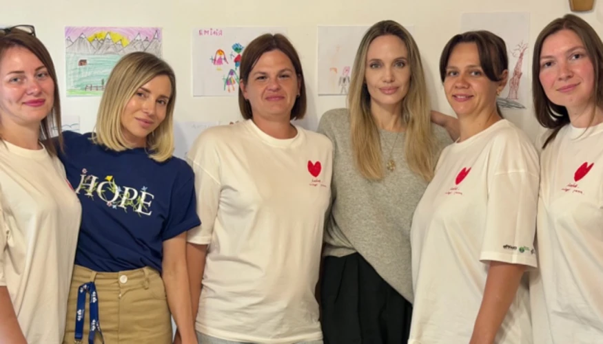 Джолі у фотоблозі розповіла про Харків і Карпати: три поверхи під землею і чотири роки очікування